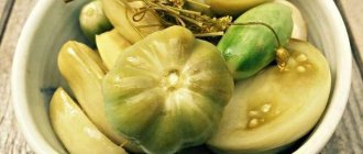Рецепты наших бабушек: как солить зеленые помидоры в бочке